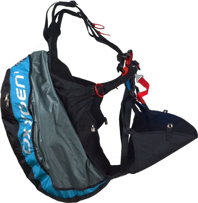 The padding on the back and inside the legs makes the Oxygen1 the lightweight harness that you can fly comfortably for hours. After all, if the wing is soarable, the harness should be as well!
