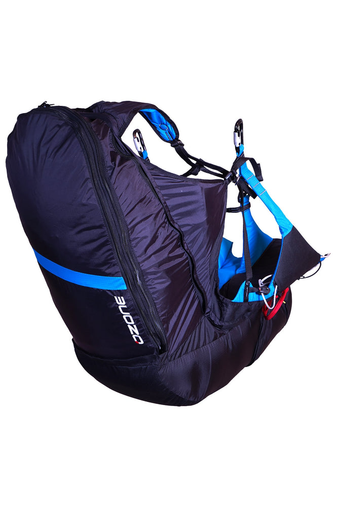 The SWITCH harness is a hybrid design, with a split leg & bucket seat combination for comfortable support and precise piloting. It is a smooth transition from running, kiting, or skiing, to seated flight. Easy-access side pocket, an out-of-the-way speed bar system, and the durable two buckle closure make it clean and easy to use.