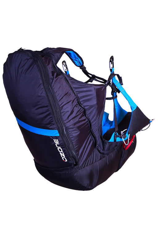 The SWITCH harness is a hybrid design, with a split leg & bucket seat combination for comfortable support and precise piloting. It is a smooth transition from running, kiting, or skiing, to seated flight. Easy-access side pocket, an out-of-the-way speed bar system, and the durable two buckle closure make it clean and easy to use.